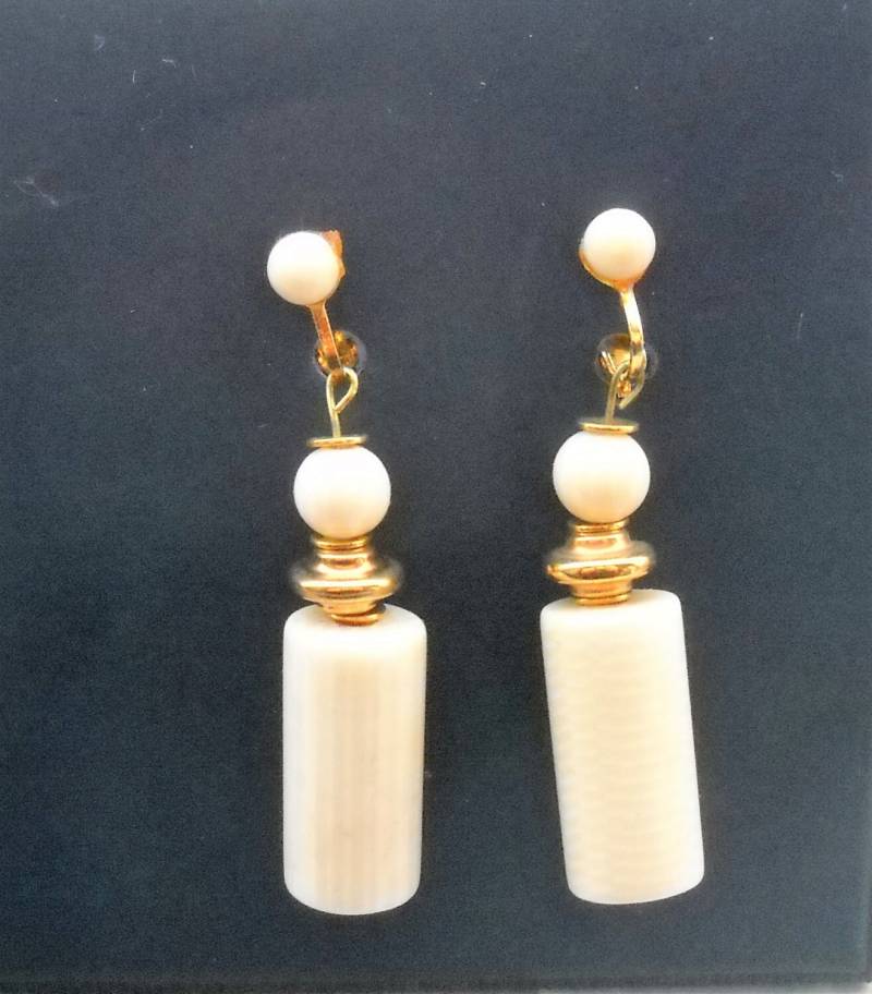 Lea Stein Art Deco Lucite-Ohrringe Aus Den Frühen 80Er Jahren; Perlen Vergoldetem Messing Und Lucite-Elfenbein. Ohrclips. Handgefertigt. Hergestellt von VintageBeadsLisbon