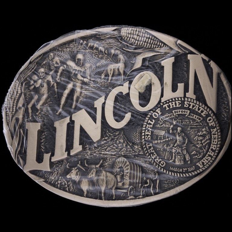 1980Er Jahre Gürtelschnalle Lincoln Buckle Universität Unl Football Nein Vintage Farming Cowboy Cowgirl Western von VintageBeltBuckle