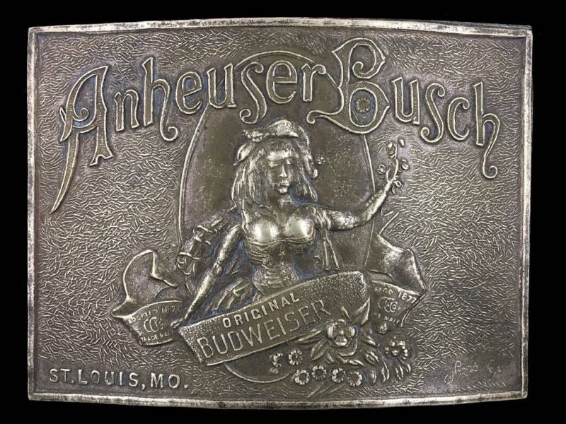 Anheuser Busch Budweiser Girl 1877 St. Louis Art Beer Brauereikompanie Memorabilien Sammlerstück Massiv Messing Vintage Gürtelschnalle von VintageBeltBuckle