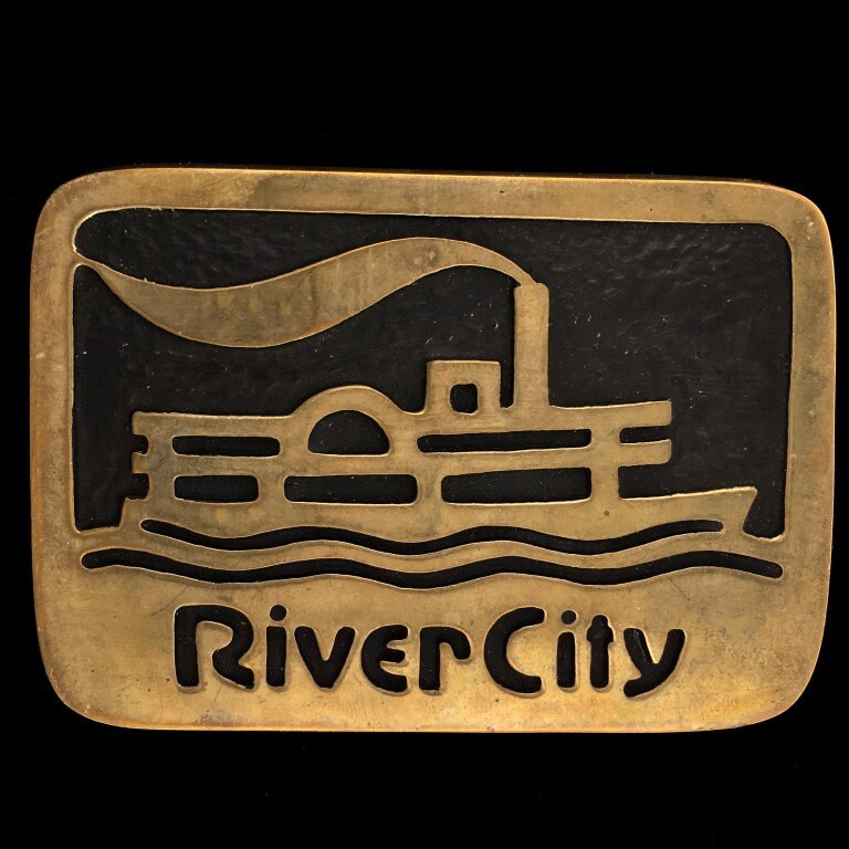 River City Star Omaha Nebraska Flussboot Party Kreuzfahrtboot Messing Riverfront Erlebnis Erinnerungsstücke 1980Er Jahre Vintage Gürtelschnalle von VintageBeltBuckle