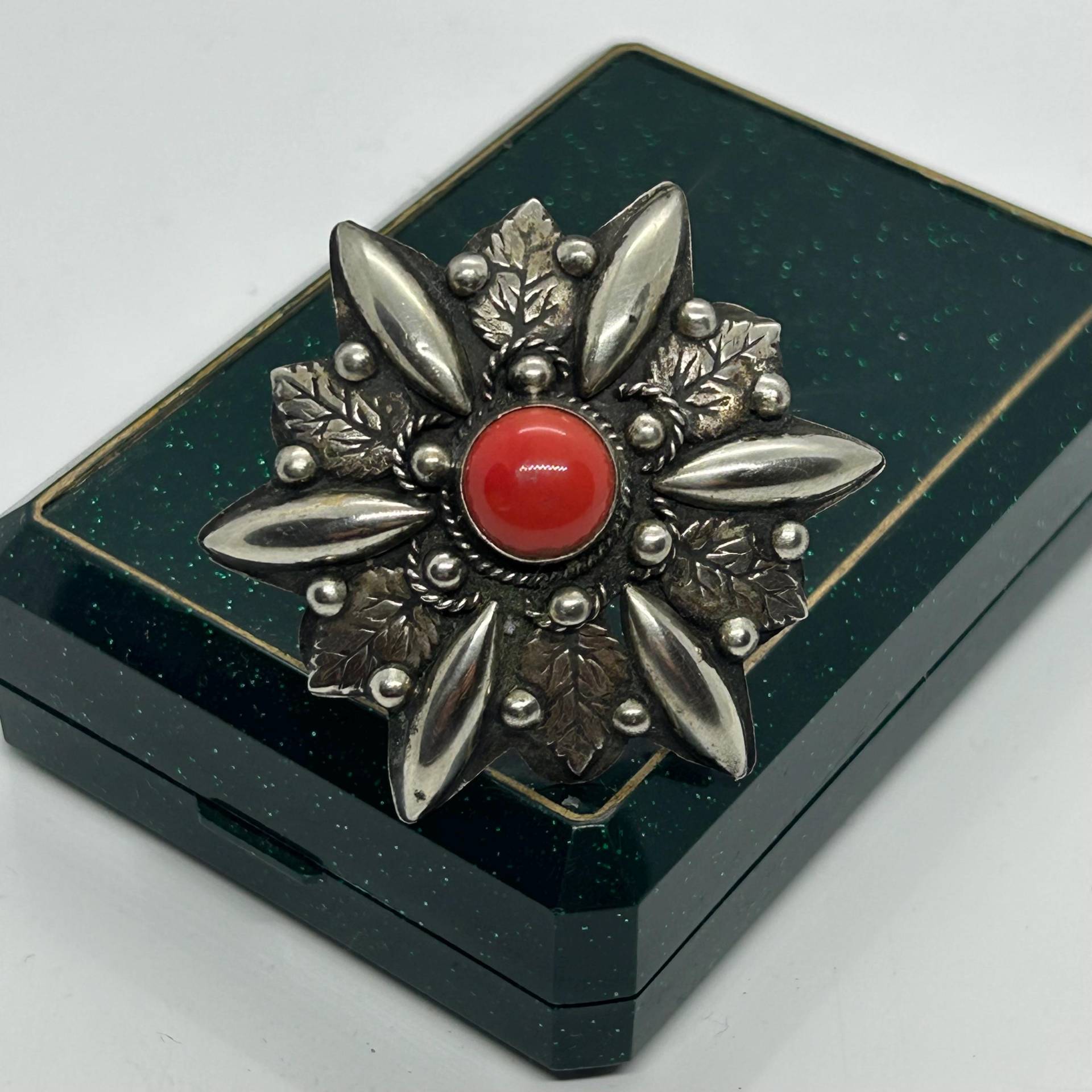 Antike Fellegree Silber Brosche Mit Rotem Stoun Signiert Alpaka Antike Fellegree Silber Brosche Mit Rotem Stoun Signiert Alpaka von VintageBijouStore