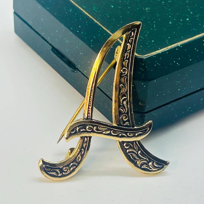 Ein Buchstabe Brosche Vintage Anstecknadel Messing Alphabet Name Anfangsmonogramm Ein Buchstabe Brosche Vintage Anstecknadel Messing Alphabet Name Anfangsmonogramm von VintageBijouStore