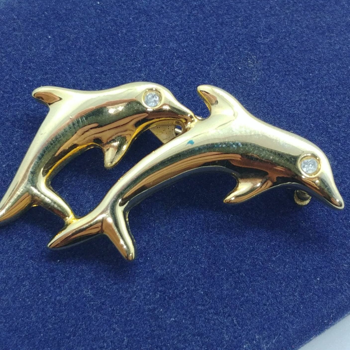 Vintage Aconda Goldfarbene Delfin Brosche Mit Strass Augen von VintageBijouStore