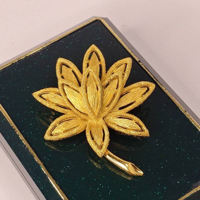 Vintage Avon Gold-Ton Blumenbrosche von VintageBijouStore