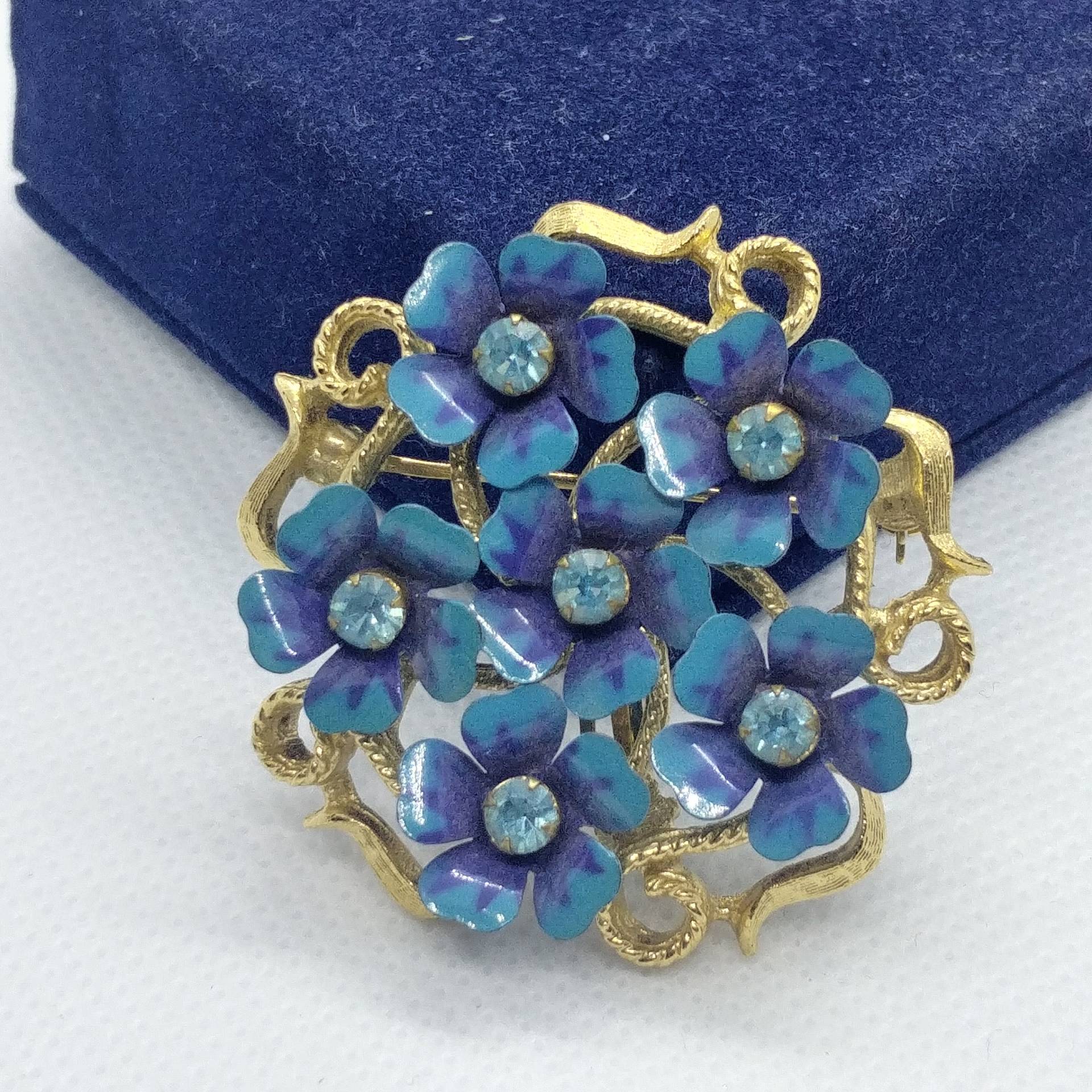 Vintage Blaue Blumenbrosche Signiert Avon von VintageBijouStore