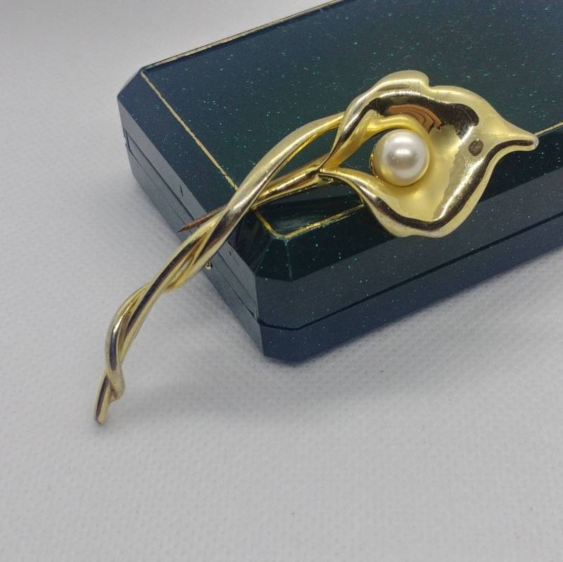 Vintage Blumen Gold Brosche Mit Perlen von VintageBijouStore