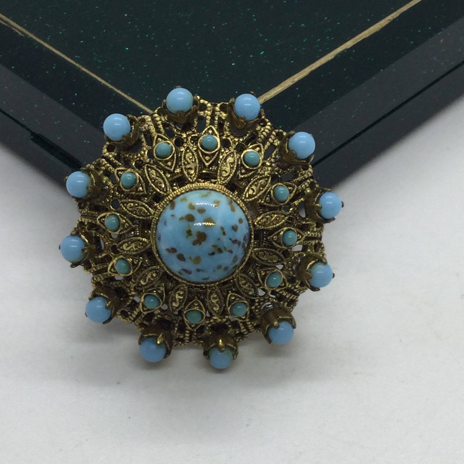 Vintage Brosche/Anstecknadel Mit Blau Türkisen Blumen, Goldfarben von VintageBijouStore