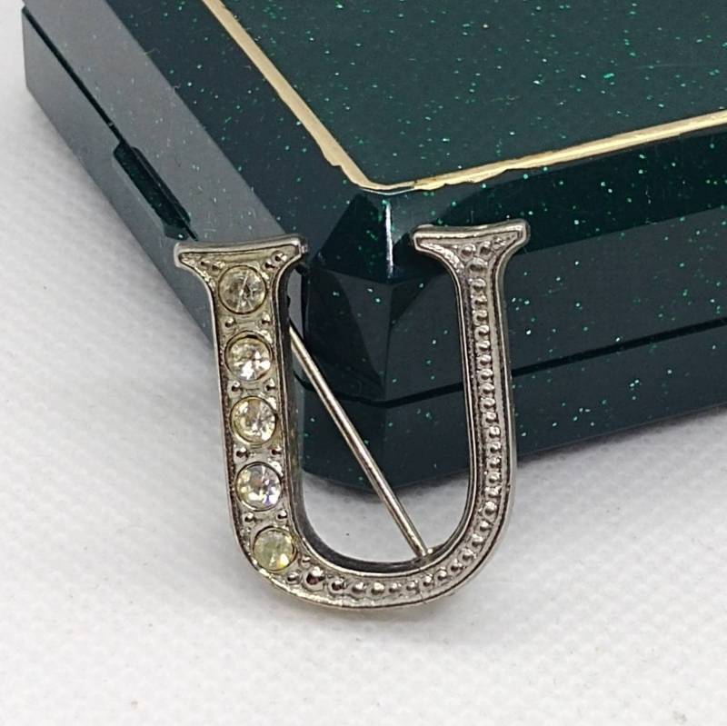 Vintage Brosche/Anstecknadel Monogramm U Silberfarben Mit Strass Vintage Brosche/Anstecknadel Monogramm U Silberfarben Mit Strass von VintageBijouStore