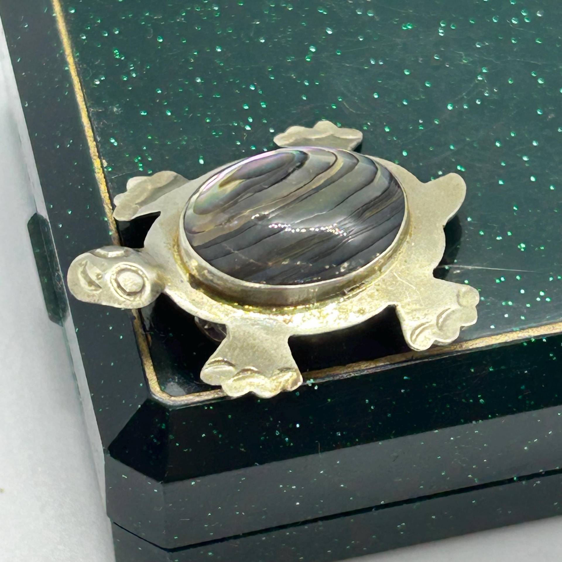 Vintage Brosche/Anstecknadel in Goldton Mit Einem Abalon Cabochon, Signiert Mexico Alpaka von VintageBijouStore