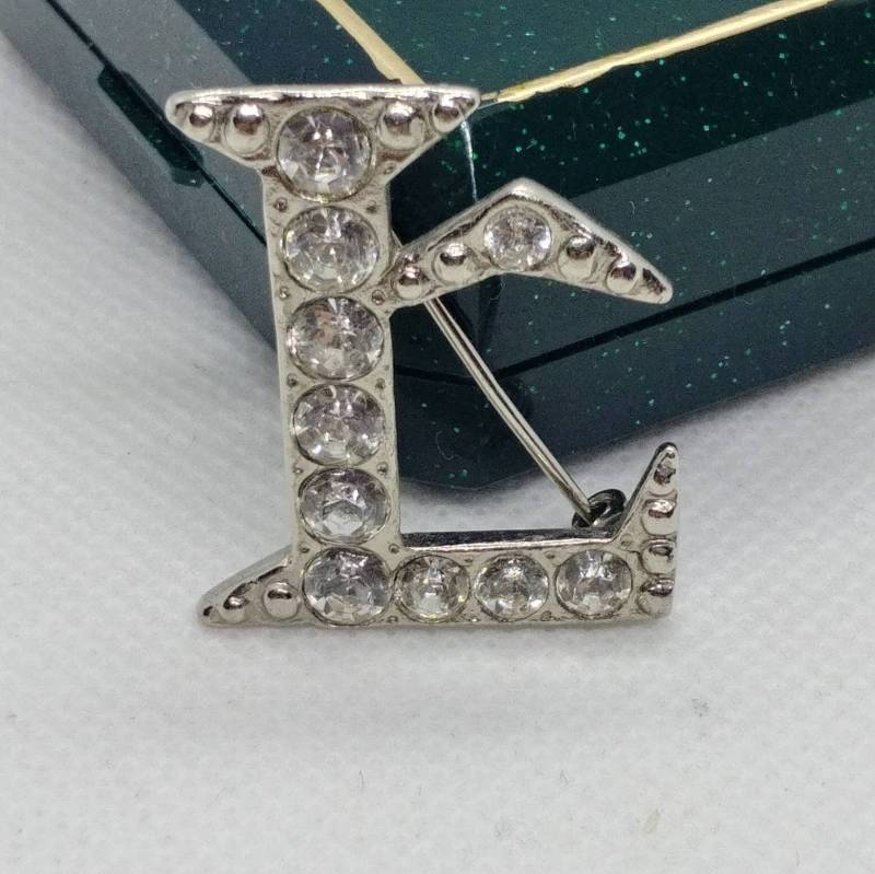 Vintage Brosche Anstecknadel Buchstabe L Monogramm Name Initiale Lancome Vintage Brosche Anstecknadel Buchstabe L Monogramm Name Initiale Lancome von VintageBijouStore