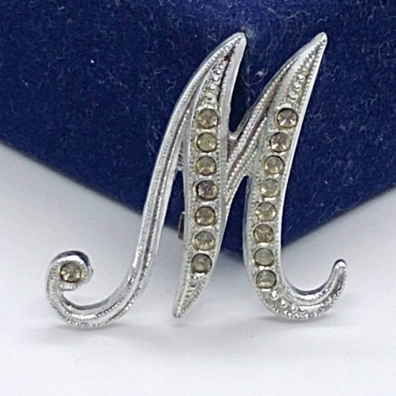 Vintage Brosche Anstecknadel Buchstabe M Monogramm Name Anfangssilber Ton Vintage Brosche Anstecknadel Buchstabe M Monogramm Name Anfangssilber Ton von VintageBijouStore