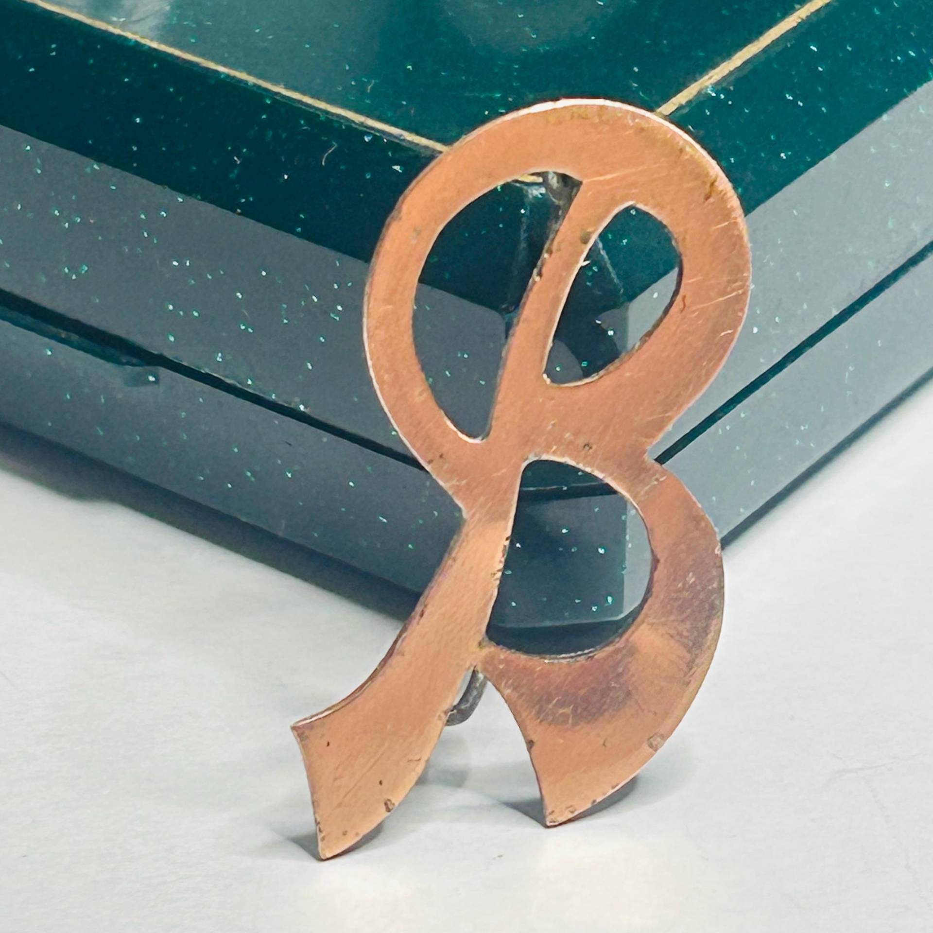 Vintage Brosche Anstecknadel Name Monogramm von VintageBijouStore