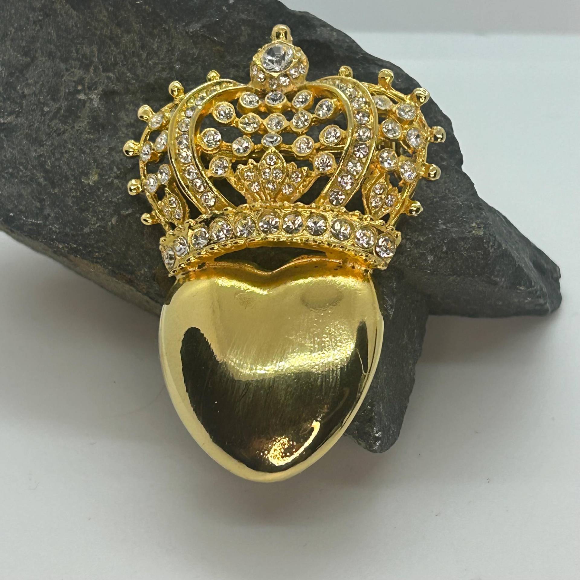 Vintage Brosche Herz Mit Krone Goldfarben Strass von VintageBijouStore
