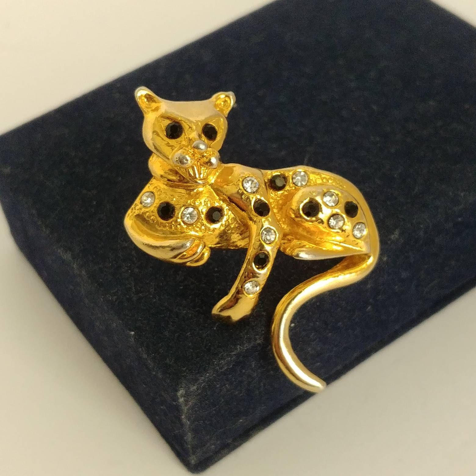 Vintage Brosche Katze, Tiger Mit Strasssteinen von VintageBijouStore