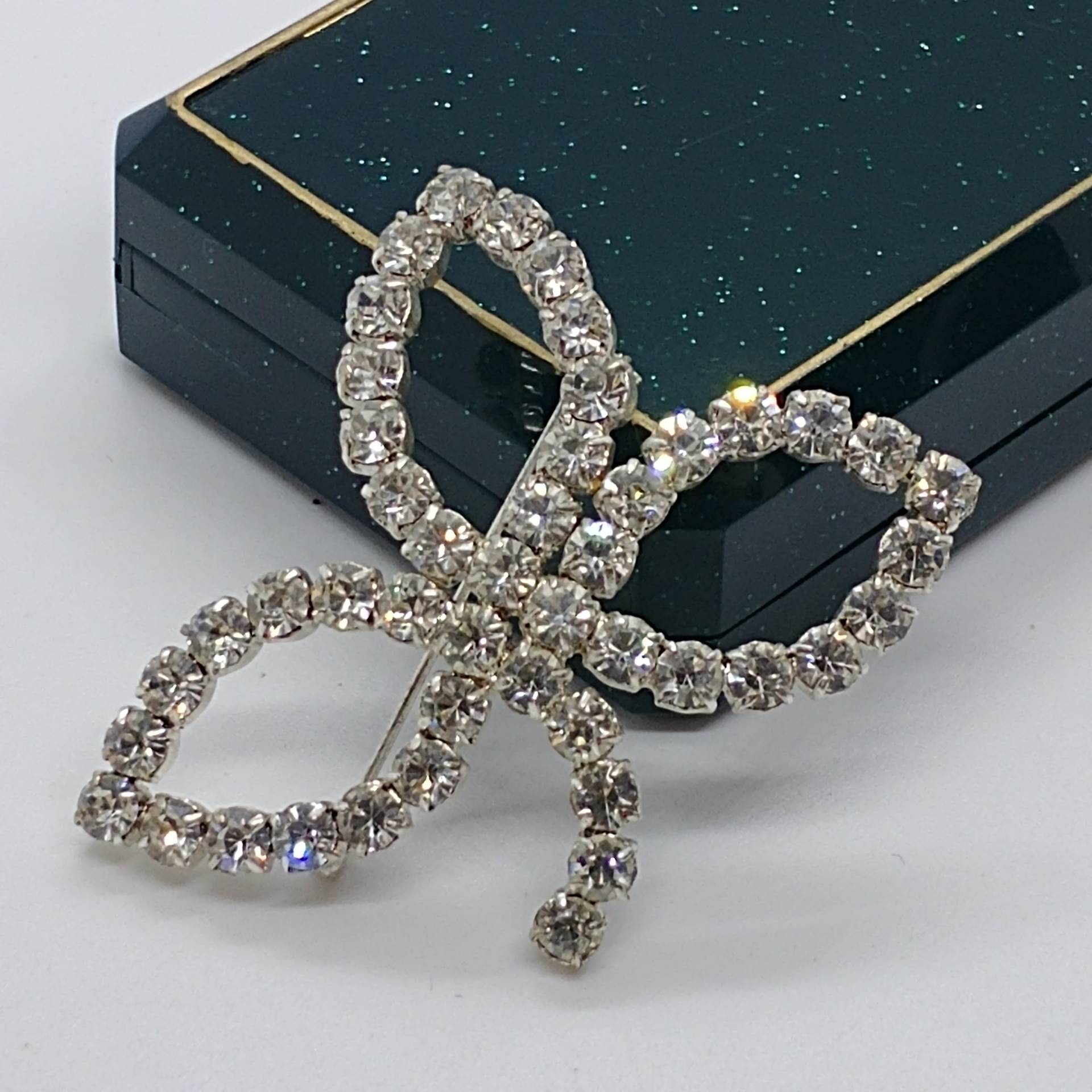 Vintage Brosche Mit Kristallen/strasssteinen von VintageBijouStore