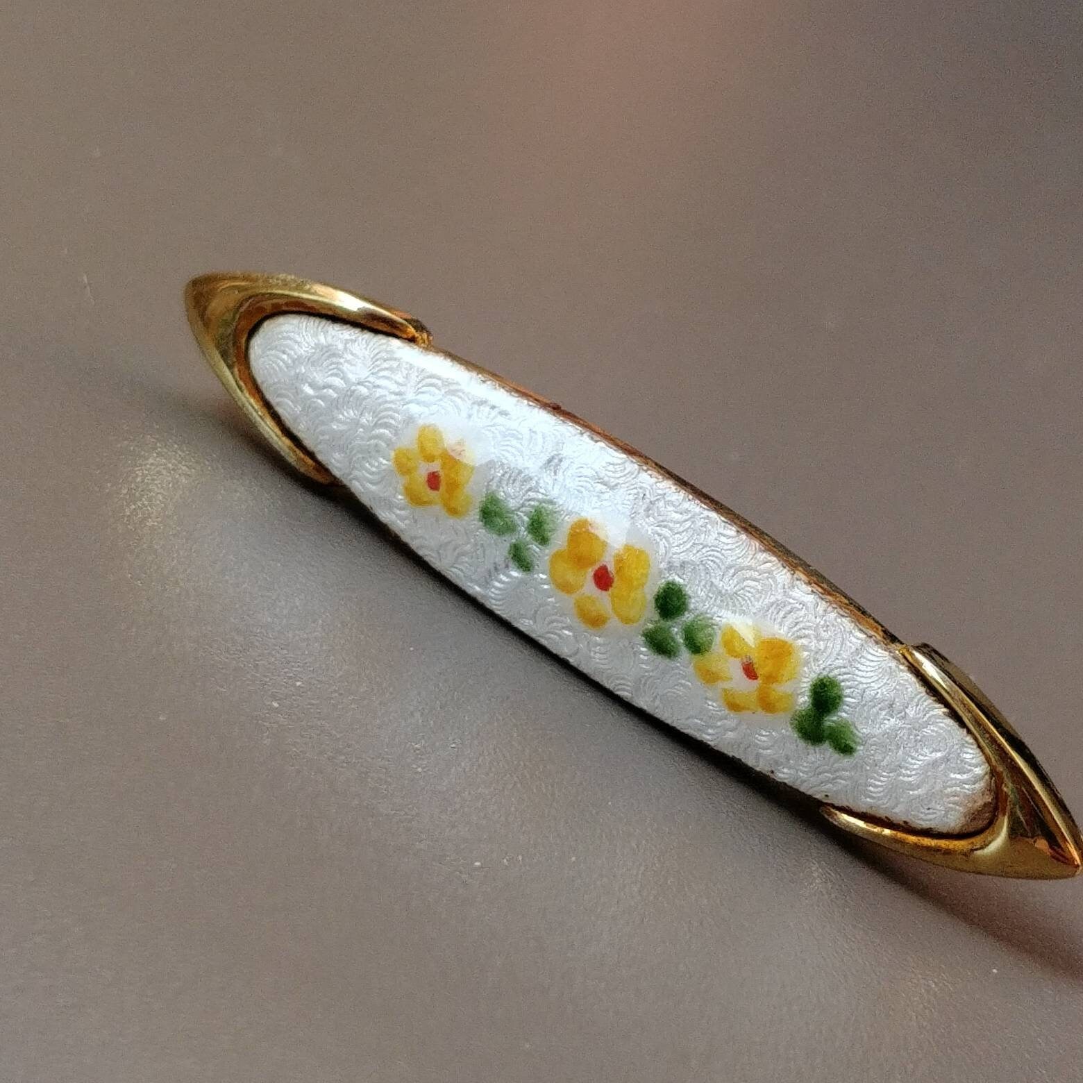 Vintage Brosche Pin Blume Motiv Handmalerei Mit Emaille von VintageBijouStore