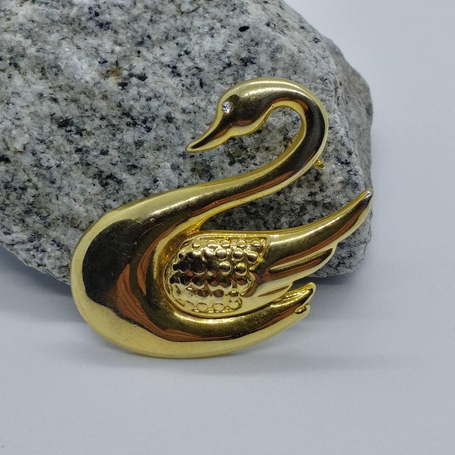 Vintage Brosche Schwan/Vogel Goldfarben von VintageBijouStore