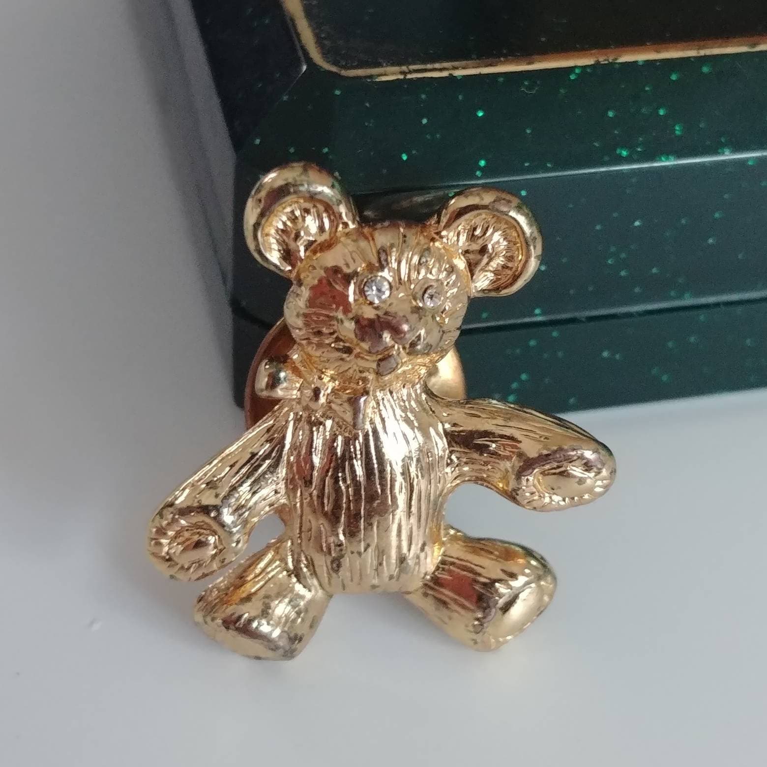 Vintage Brosche Teddybär in Goldfarben von VintageBijouStore