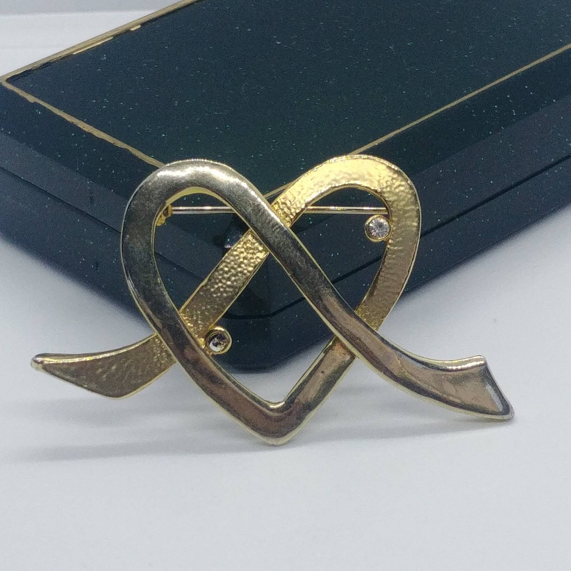 Vintage Brosche in Form Eines Herzens Goldfarben Mit Kristallen von VintageBijouStore