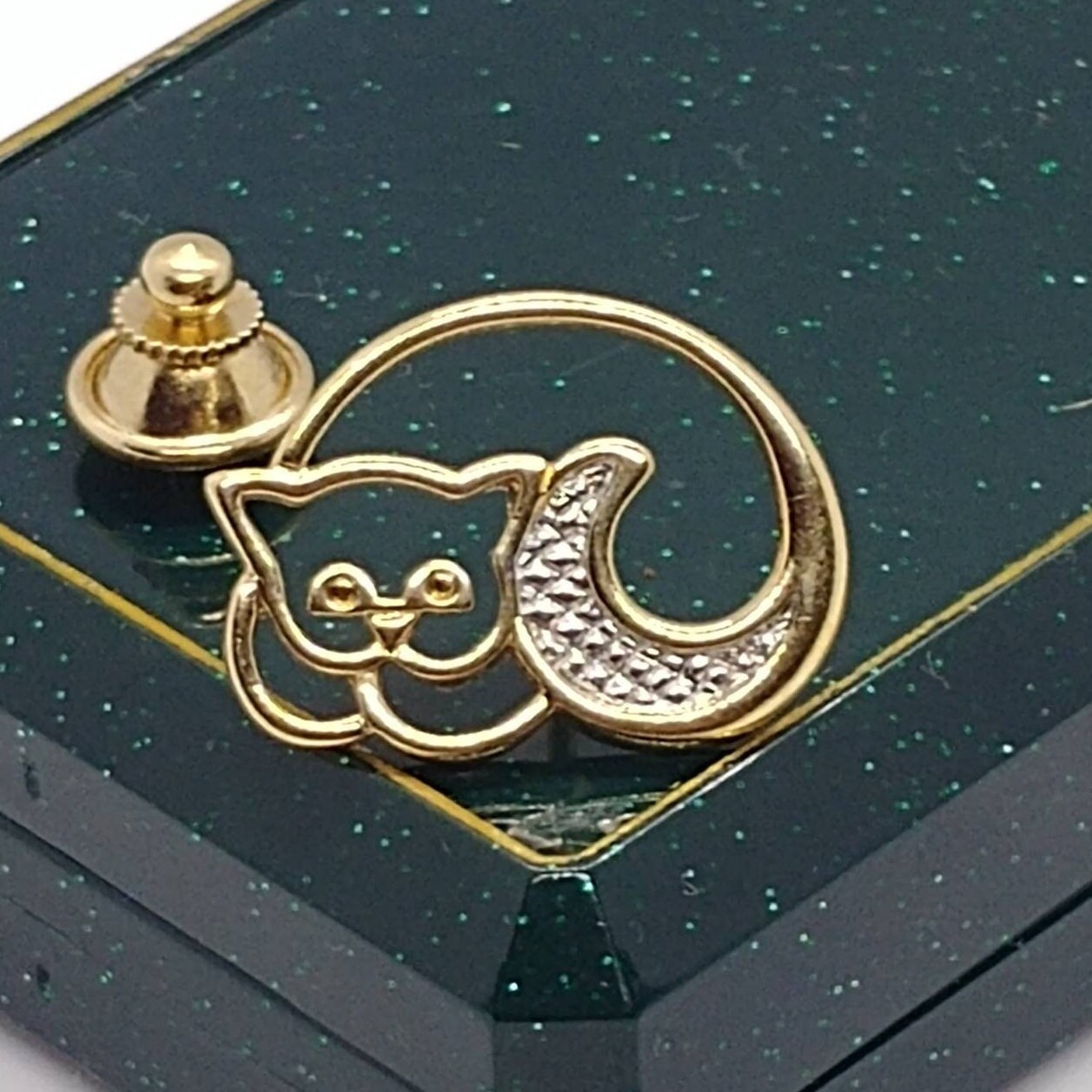 Vintage Catavon Brosche Goldfarben von VintageBijouStore