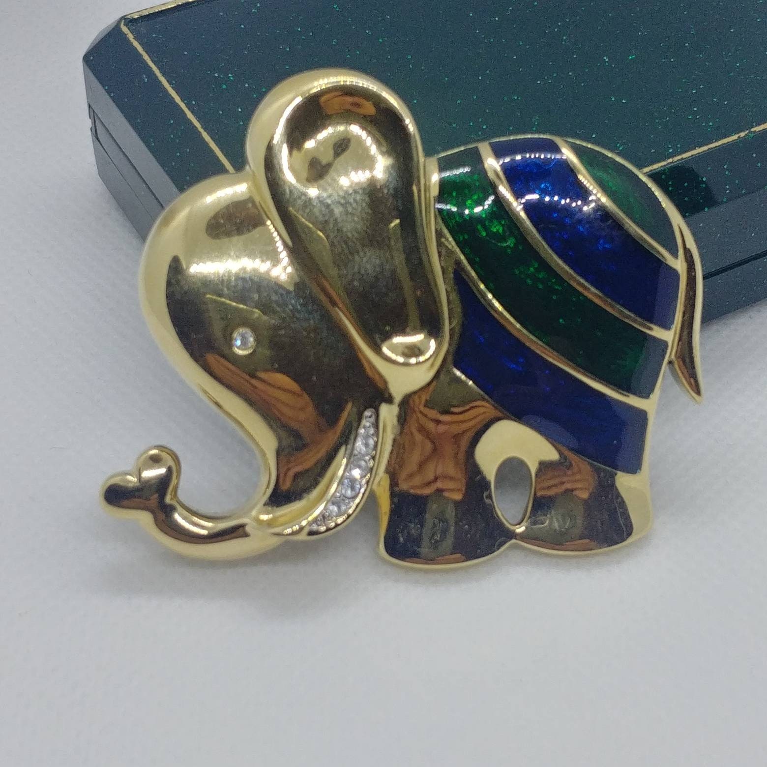 Vintage Elefant Brosche Goldfarben Grün Blau Emaille von VintageBijouStore