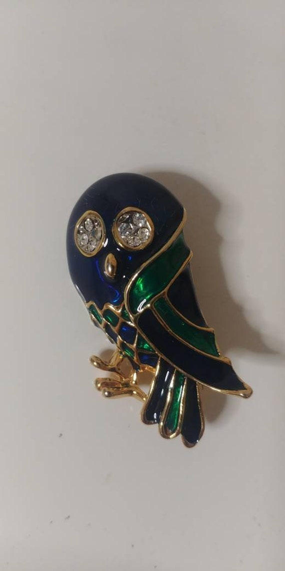Vintage Eulen-Brosche Goldfarbener Emaille Vogel Anhänger von VintageBijouStore