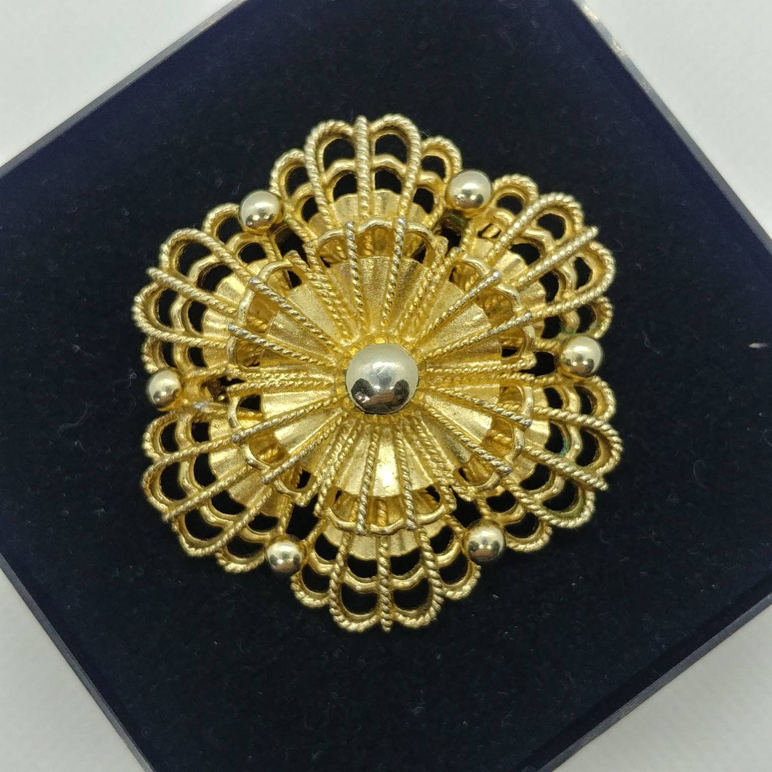 Vintage Gold Blumen Fellegree Brosche von VintageBijouStore