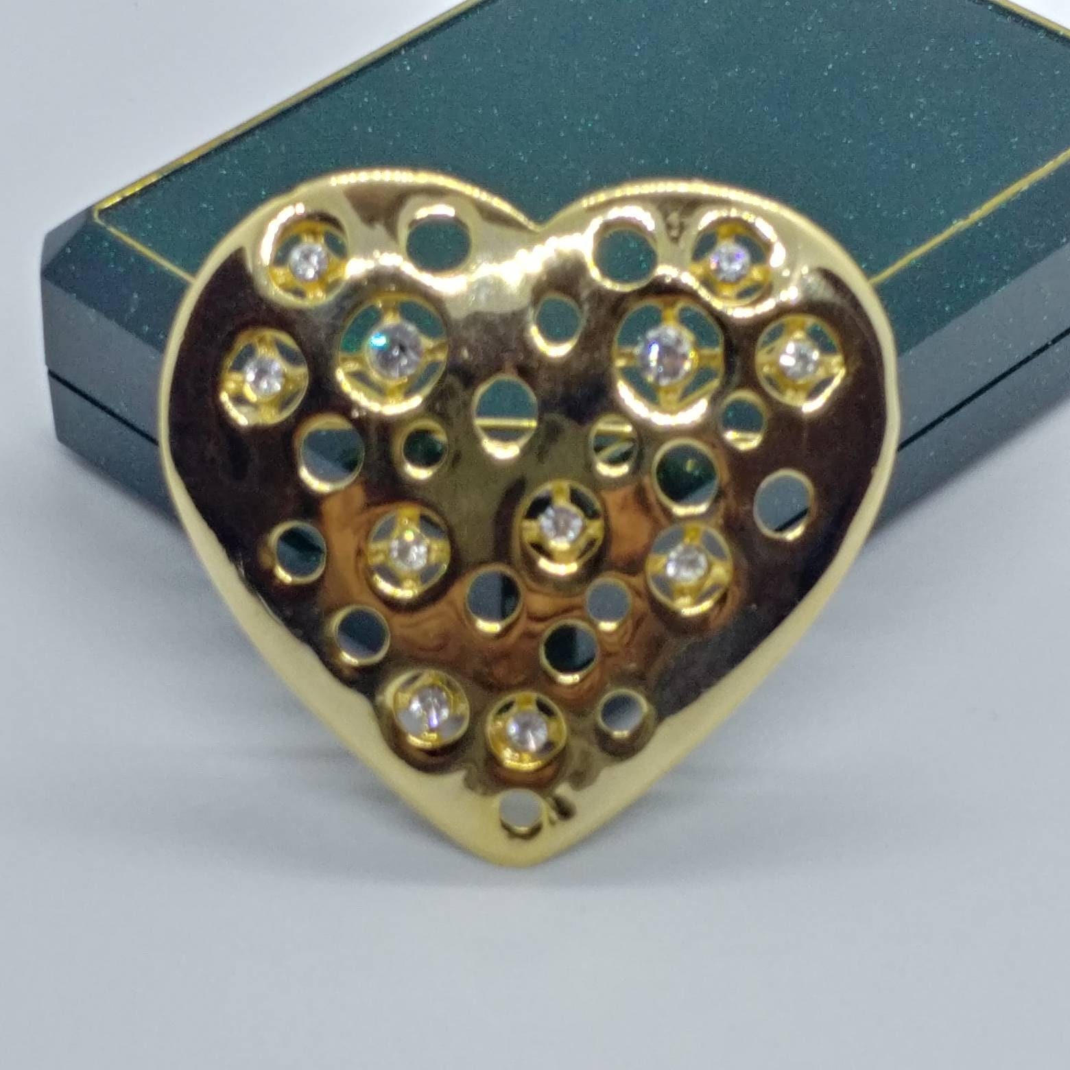 Vintage Gold Ton Herz Brosche Mit Kristallen von VintageBijouStore