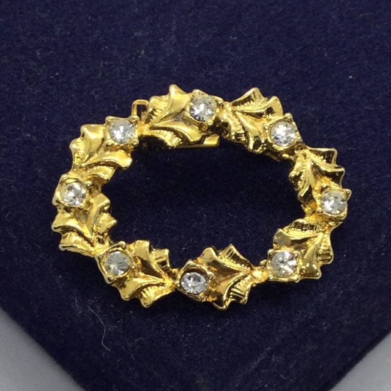 Vintage Gold Tone Kranz-Brosche Mit Kristallen Vintage Gold Tone Kranz-Brosche Mit Kristallen von VintageBijouStore