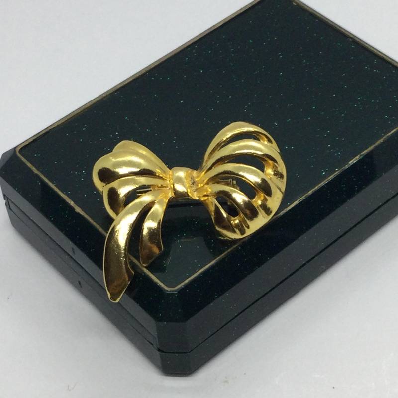 Vintage Gold Tone Schleifen-Brosche von VintageBijouStore