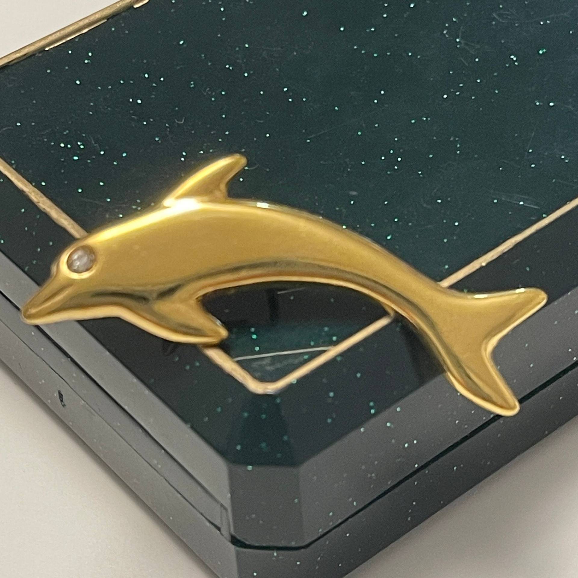 Vintage Goldfarbene Delfin Brosche von VintageBijouStore