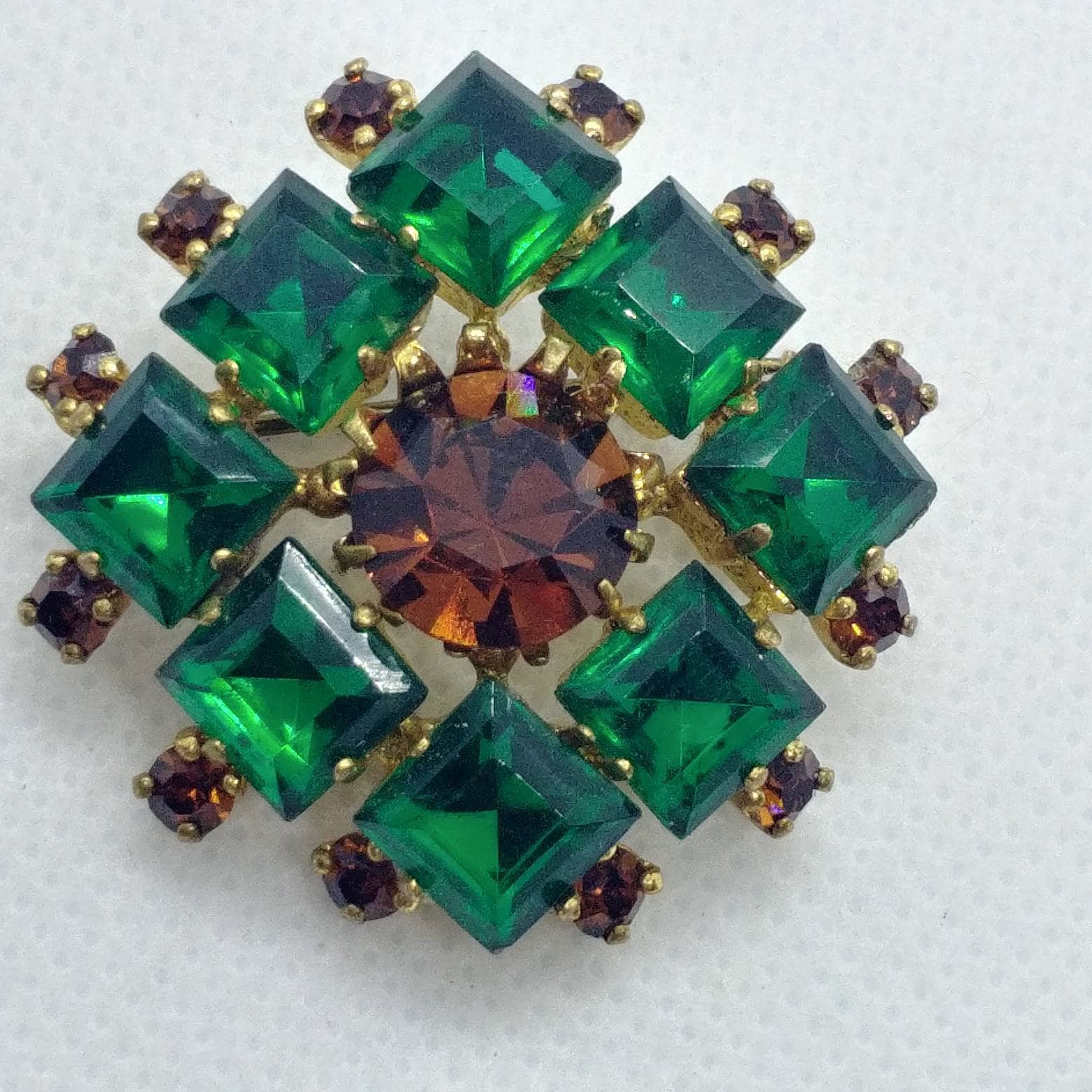 Vintage Grüne Glasstein Brosche Pin von VintageBijouStore