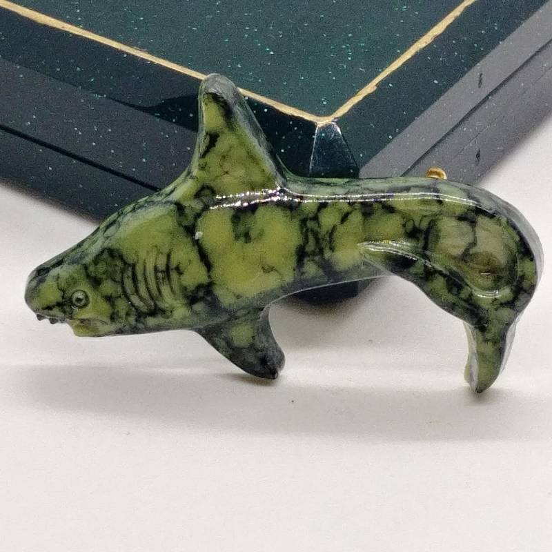 Vintage Haifischbrosche Aus Grünem Kunststoff Vintage Haifischbrosche Aus Grünem Kunststoff von VintageBijouStore
