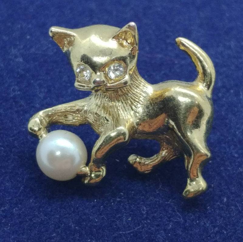 Vintage Katzen Mini Brosche/Anstecknadel Goldfarben Mit Perle von VintageBijouStore