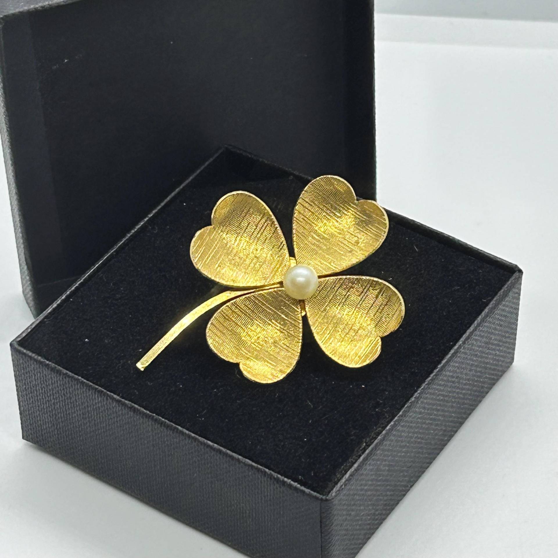 Vintage Kleeblatt Brosche/Mit Perle von VintageBijouStore