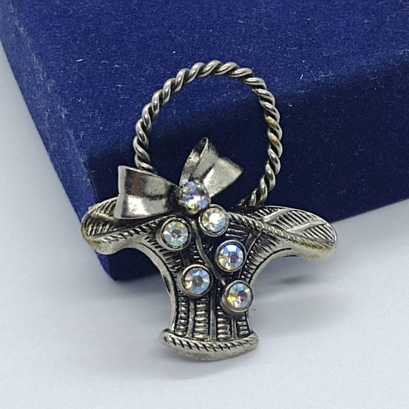 Vintage Korb-Brosche Mit Strass Silberfarben von VintageBijouStore