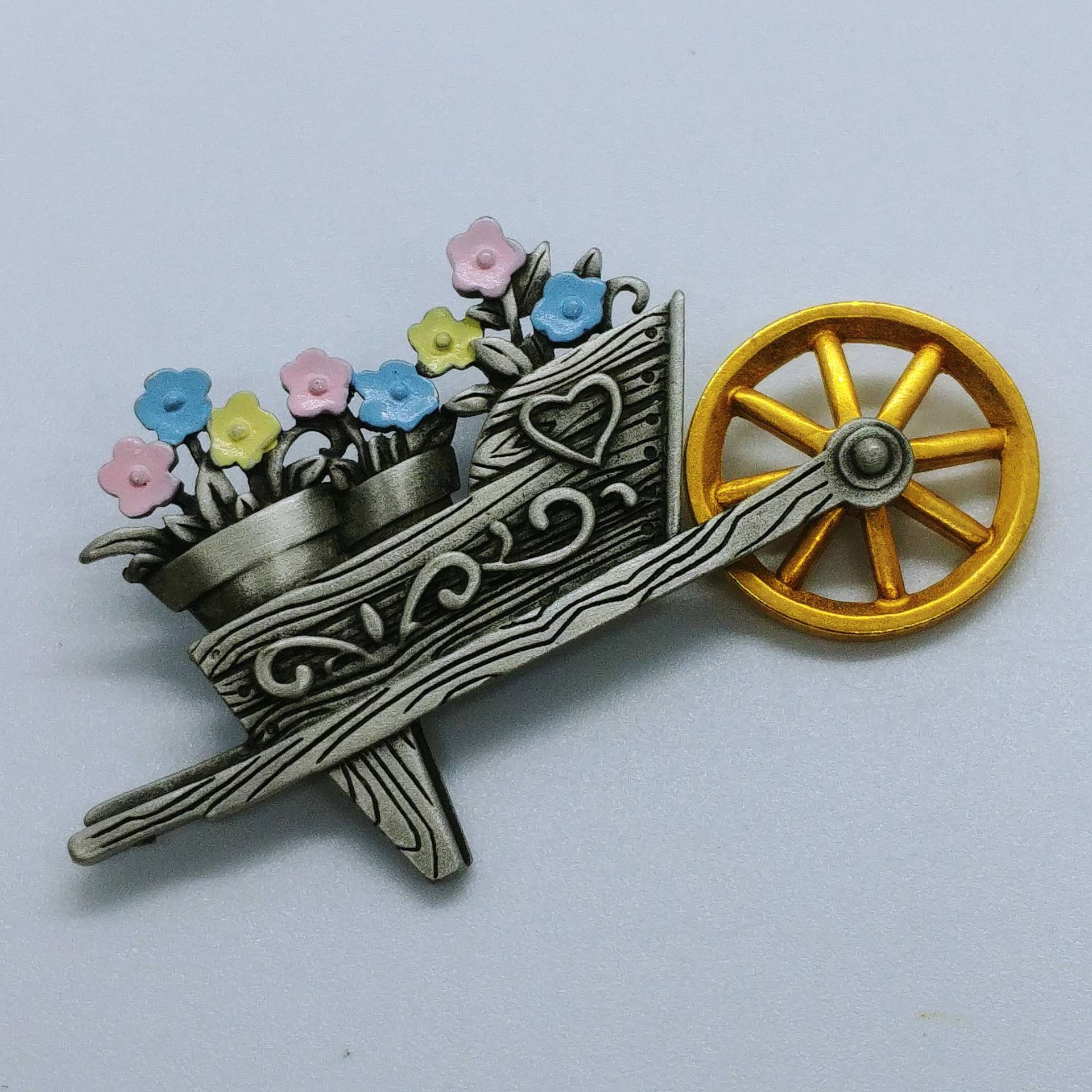 Vintage Korbbrosche Blume Aus Zinn Mit Roter, Blauer, Gelber Emaille Von Jj von VintageBijouStore