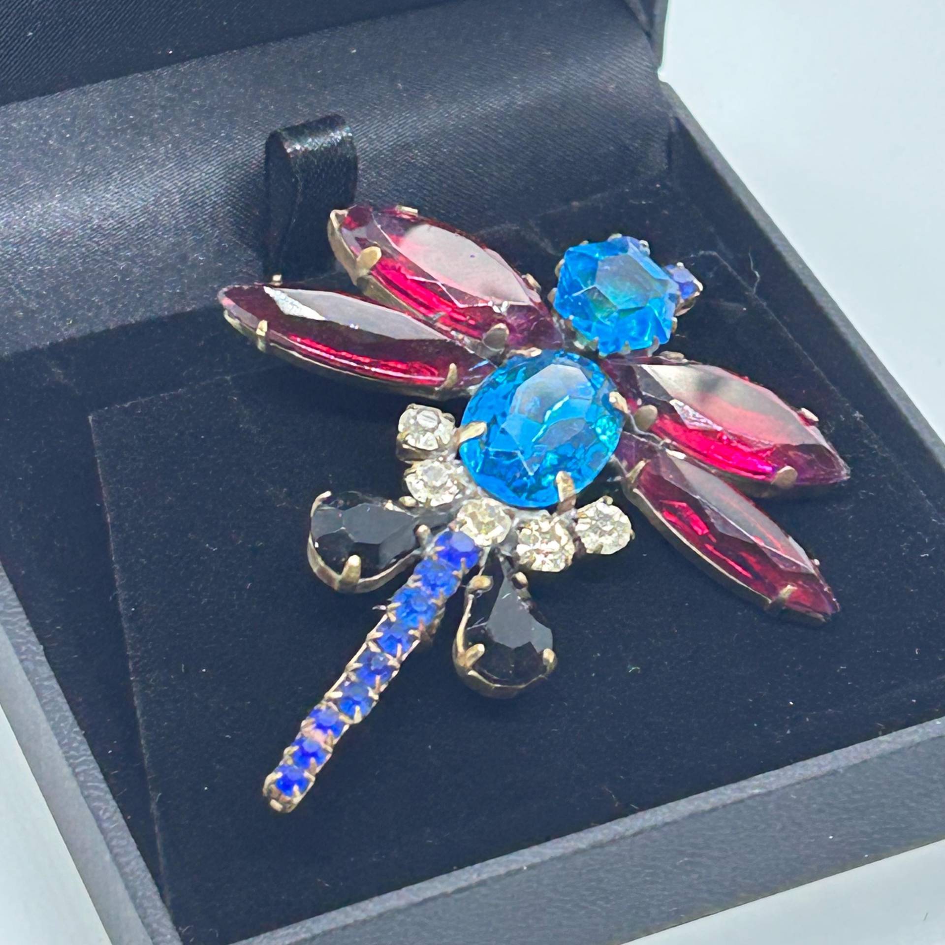 Vintage Libellenbrosche Pin Mit Roten Und Blauen Kristallen von VintageBijouStore