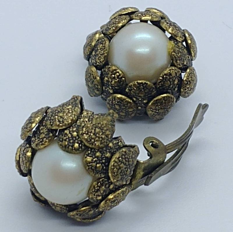 Vintage Messing Ohrclips Mit Perle von VintageBijouStore