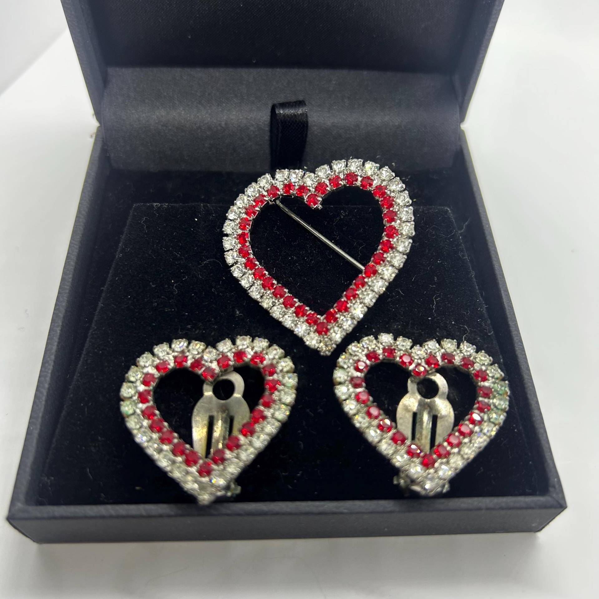 Vintage Ohrclips Set Mit Brosche, Herzform Aus Roten Und Weißen Kristallen von VintageBijouStore