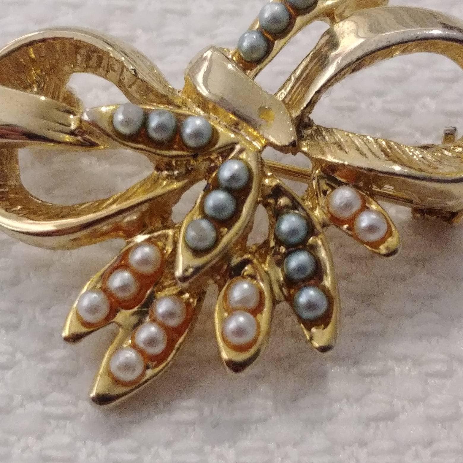 Vintage Perlenbrosche Pin von VintageBijouStore