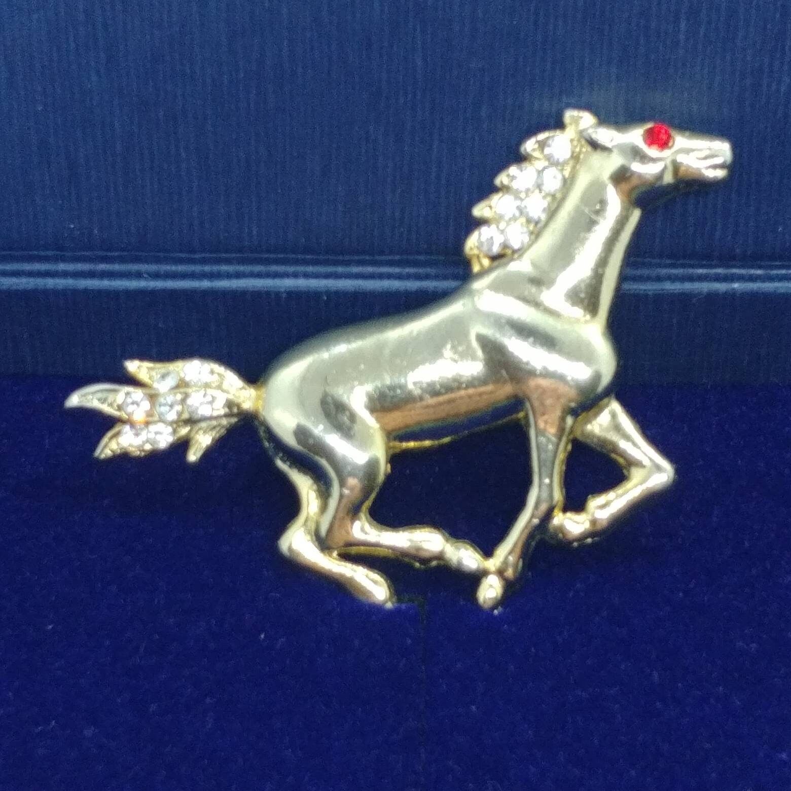 Vintage Pferde Brosche, Goldfarben von VintageBijouStore