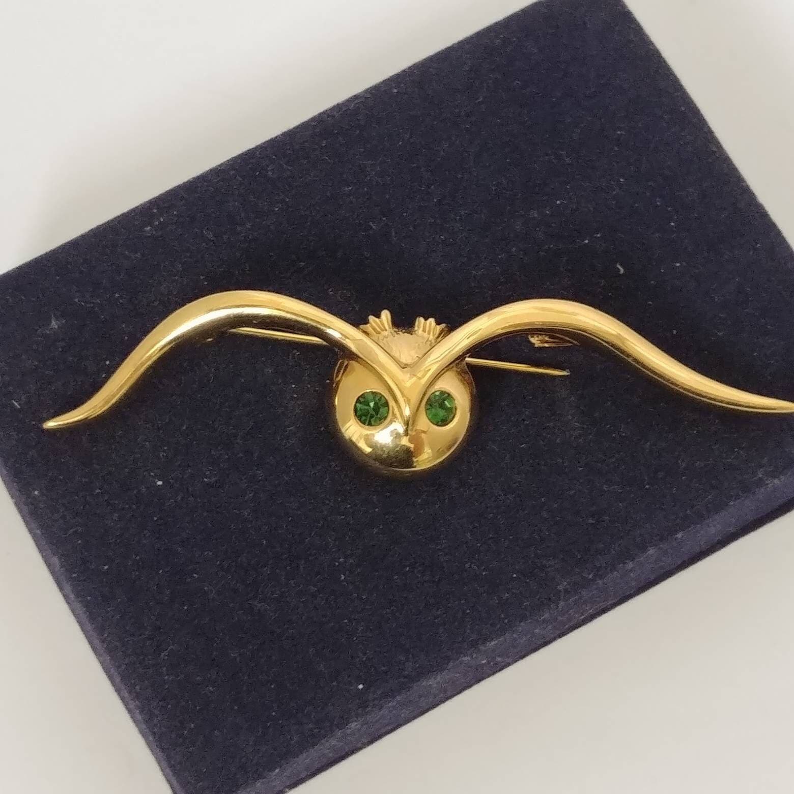 Vintage Pierre Lang Eulen Brosche Vergoldete Eule Mit Kristall Augen von VintageBijouStore