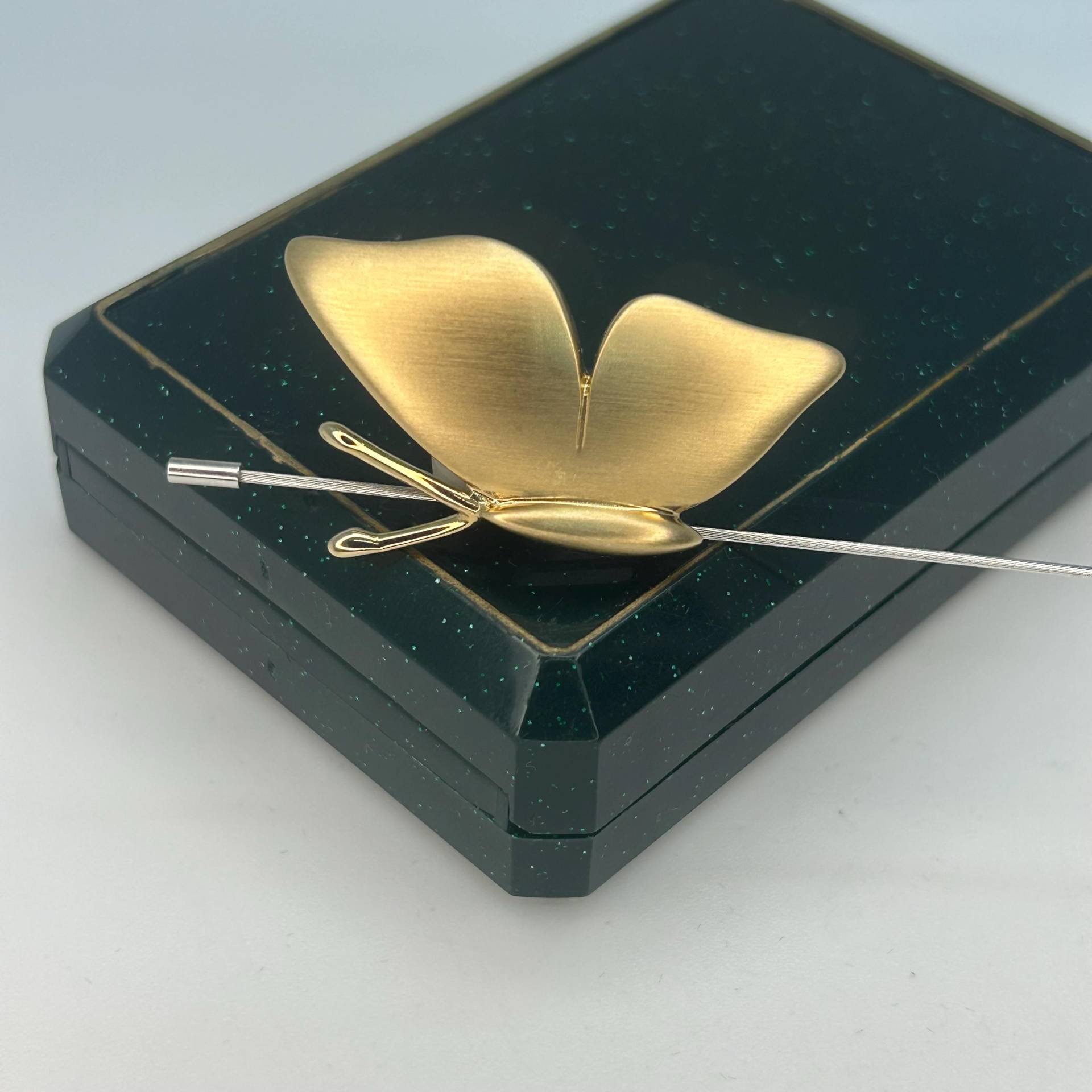 Vintage Pierre Lang Vergoldete Schmetterlings-Brosche von VintageBijouStore