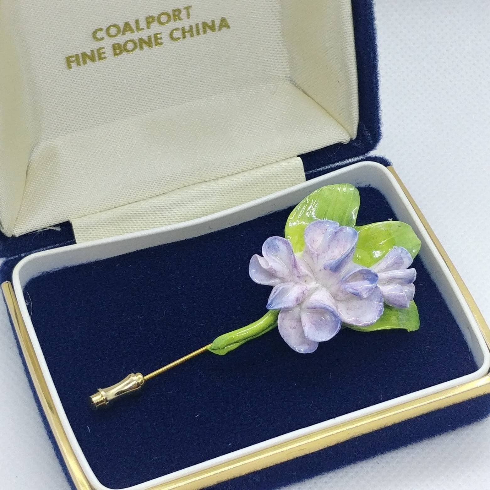 Vintage Porzellan Blumen Brosche Iris Orchidee Anstecknadel von VintageBijouStore