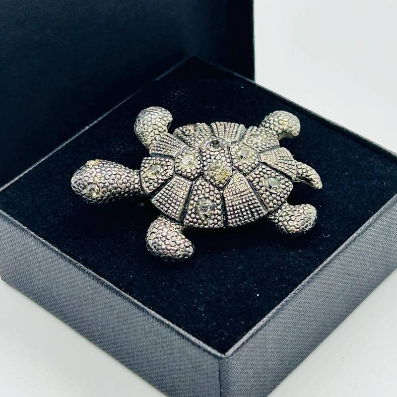 Vintage Schildkröte Silber Ton Brosche Vintage Schildkröte Silber Ton Brosche von VintageBijouStore