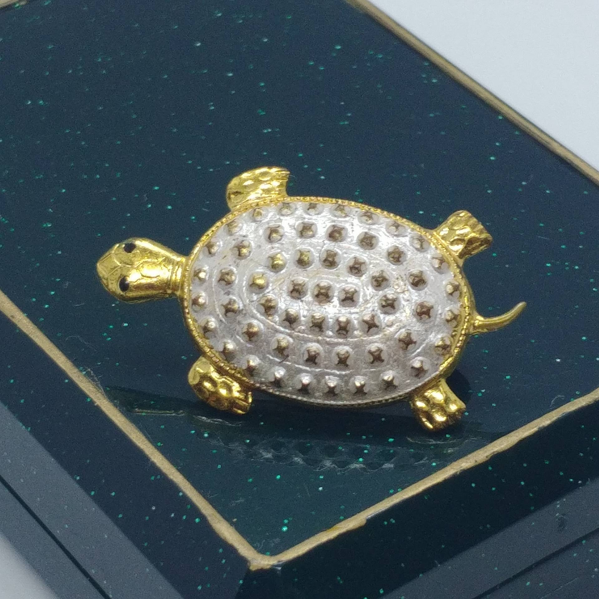 Vintage Schildkröte Silber Und Gold Ton Brosche von VintageBijouStore