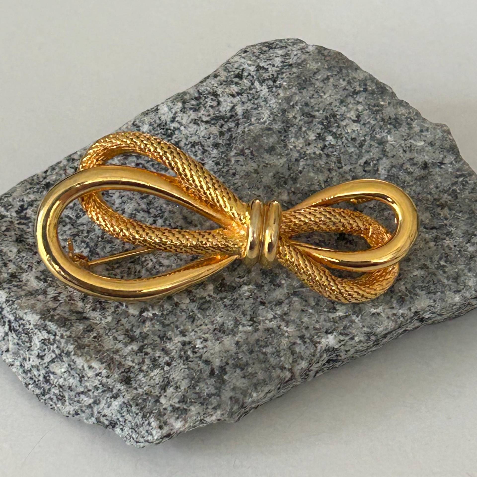 Vintage Schleifen Brosche Vergoldet von VintageBijouStore