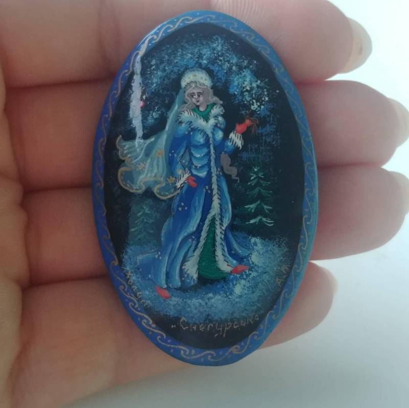 Vintage Schwarz Blaue Brosche Aus Holz.palekh/Zchostovo Handmalerei von VintageBijouStore