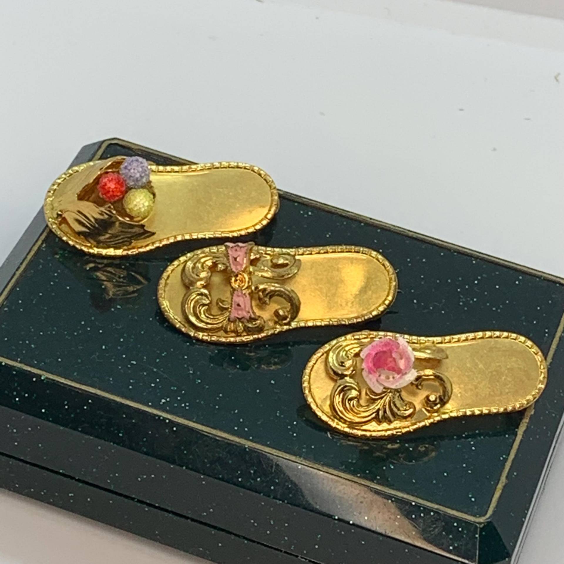 Vintage Set 3 Shou Broschen Goldfarben von VintageBijouStore